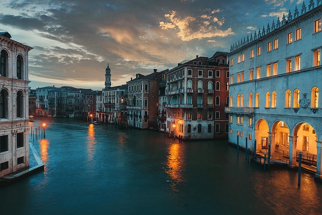 Le canal de Venise la nuit