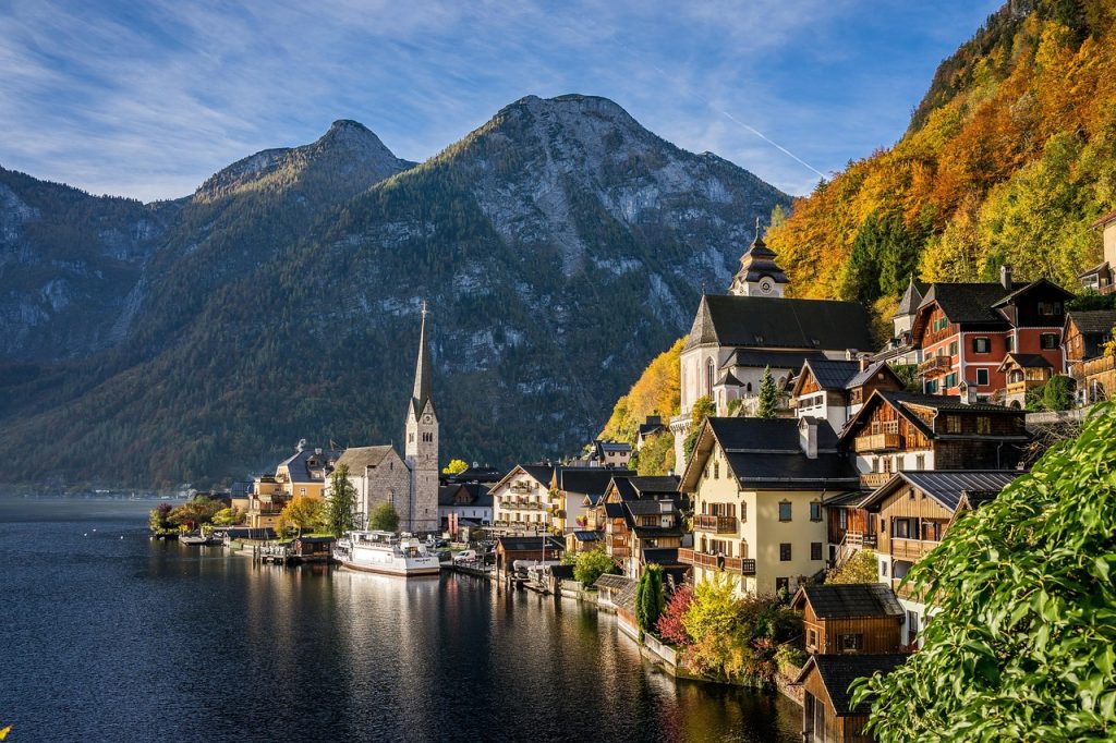 ville d'hallstatt en autriche en automne