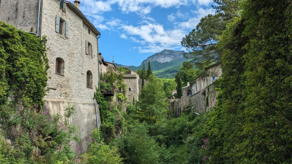 village en drome provençale