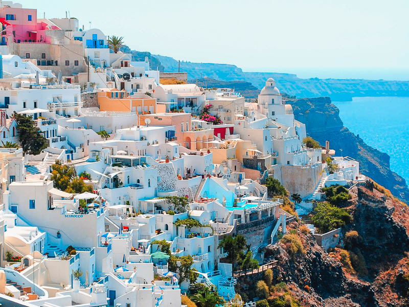 maisons colorées à santorin