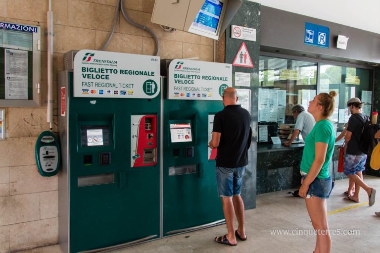 kiosque billets de train à levanto en italie