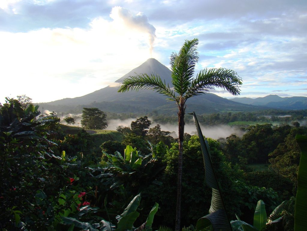 Vue sur un volcan au Costa Rica