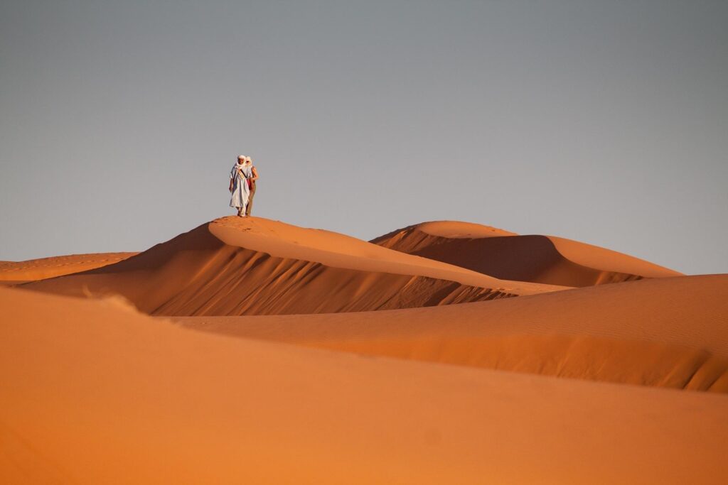 des dunes de sable dans le désert du Maroc