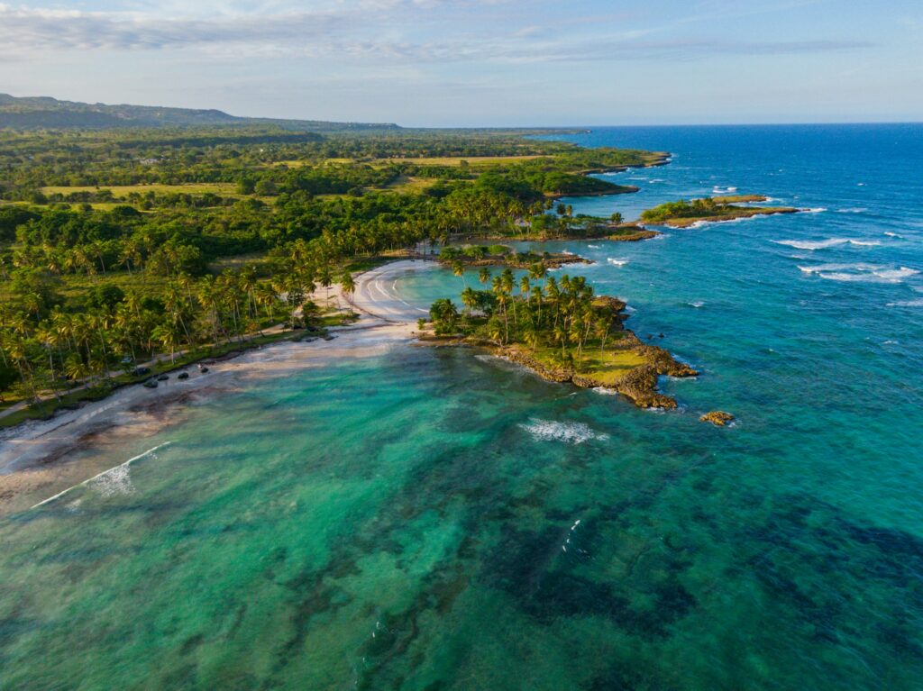 vue aérienne de Playa La Entrada en république dominicaine