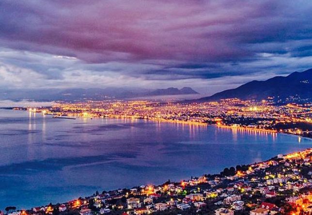 la ville de kalamata dans le pelopponese