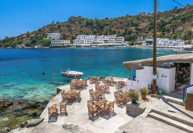 Le bord de mer du village de Loutro en Crète